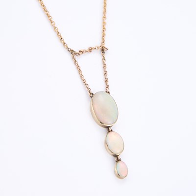 Lot 767 - AN OPAL NECKLACE