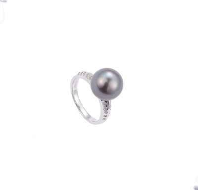 Lot 775 - A CULTURED PEARL RING