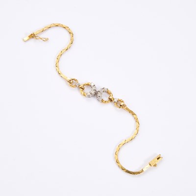 Lot 776 - A CONTEMPORARY DIAMOND AND GOLD BRACELET