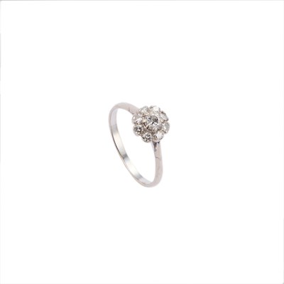 Lot 756 - A DIAMOND RING