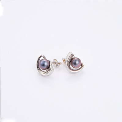 Lot 786 - A PAIR OF CULTURED PEARL EARRINGS