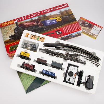 Lot 830 - A HORNBY R1157 00 GAUGE TRAIN SET, WEST COAST HIGHLANDER