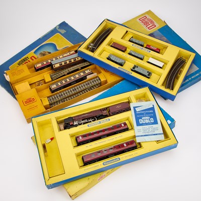 Lot 832 - THREE HORNBY DUBLO BOXED TRAIN SETS