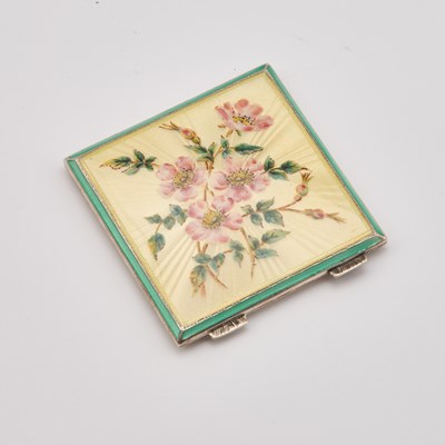 Lot 743 - A SILVER AND ENAMEL COMPACT