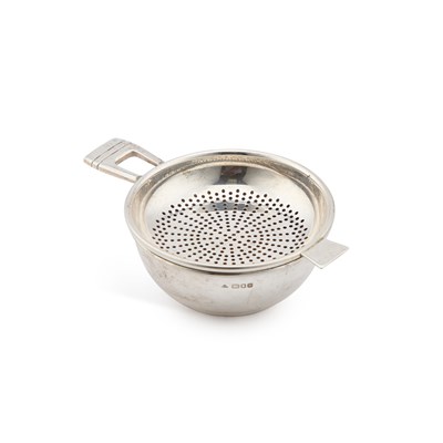 Lot 325 - AN ELIZABETH II SILVER TEA STRAINER