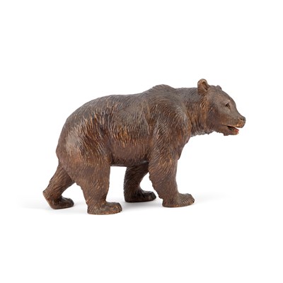 Lot 799 - A 19TH CENTURY BLACK FOREST CARVING OF A BEAR