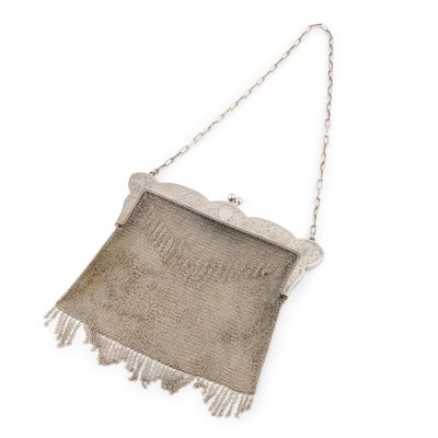 Lot 375 - A CONTINENTAL SILVER MESH EVENING BAG