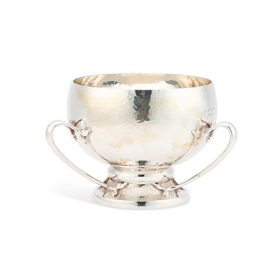 Lot 279 - AN ARTS AND CRAFTS IRISH SILVER BOWL