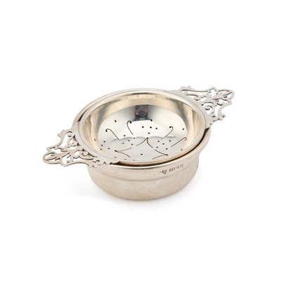 Lot 362 - AN ELIZABETH II SILVER TEA STRAINER AND BOWL