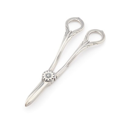 Lot 293 - A PAIR OF ELIZABETH II SILVER GRAPE SCISSORS