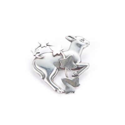 Lot 615 - ARNO MALINOWSKI FOR GEORG JENSEN, A DANISH SILVER LAMB AND IVY BROOCH