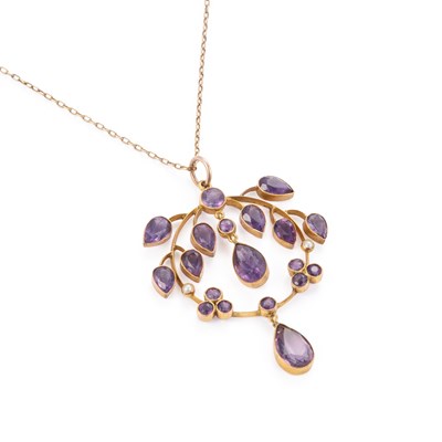 Lot 501 - AN AMETHYST AND PEARL PENDANT NECKLACE