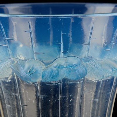 Lot 30 - RENÉ LALIQUE (FRENCH, 1860-1945), 'BOULOURIS', A VASE, DESIGNED 1933