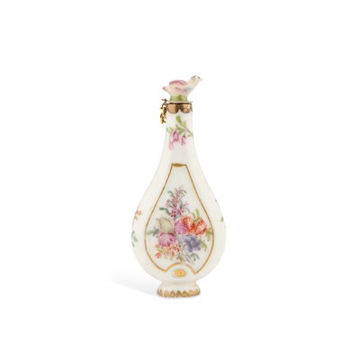 Lot 51 - A 19TH CENTURY PORCELAIN SCENT BOTTLE IN CHELSEA STYLE