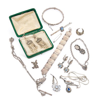 Lot 599 - A COLLECTION OF SILVER JEWELLERY