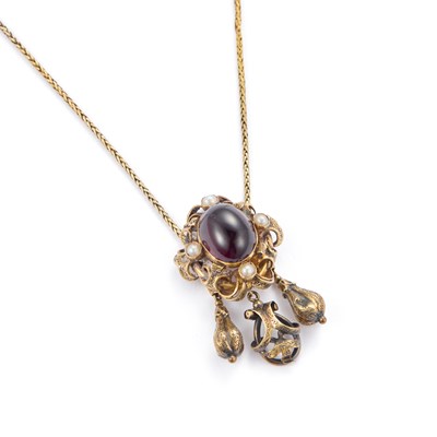 Lot 607 - A VICTORIAN GARNET AND PEARL NECKLACE