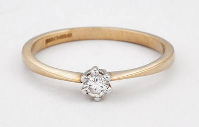 Lot 1585 - A 9 CARAT GOLD SOLITAIRE DIAMOND RING