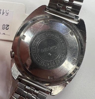 Lot 528 - A GENT'S STEEL SEIKO WORLD TIME BRACELET WATCH
