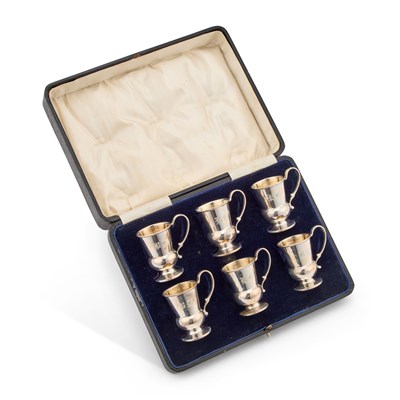 Lot 265 - A SET OF SIX GEORGE V SILVER TOT CUPS