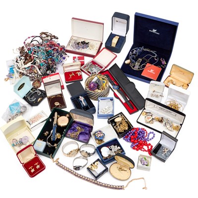 Lot 343 - A LARGE MIXED LOT OF COSTUME JEWELLERY AND WATCHES