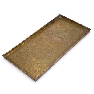 Lot 122 - KESWICK SCHOOL OF INDUSTRIAL ARTS, A LARGE BRASS TRAY