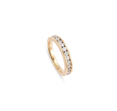 Lot 585 - AN 18 CARAT GOLD DIAMOND HALF ETERNITY RING