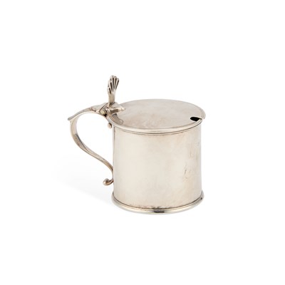 Lot 214 - A GEORGE III SILVER MUSTARD POT