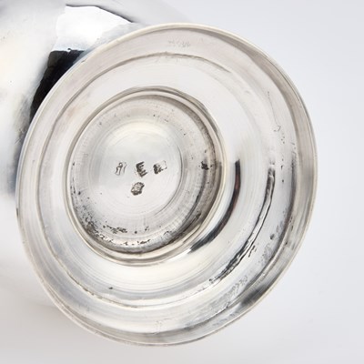 Lot 410 - A GEORGE II SILVER BEER JUG