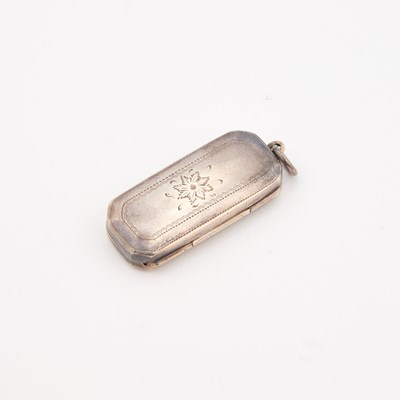 Lot 391 - A GEORGE III SILVER VINAIGRETTE