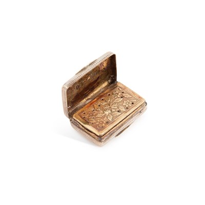 Lot 386 - A WILLIAM IV SILVER VINAIGRETTE