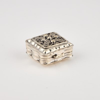 Lot 198 - A 19TH CENTURY DUTCH SILVER BOX