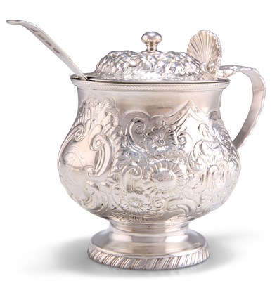 Lot 1133 - A GEORGE IV SILVER MUSTARD POT