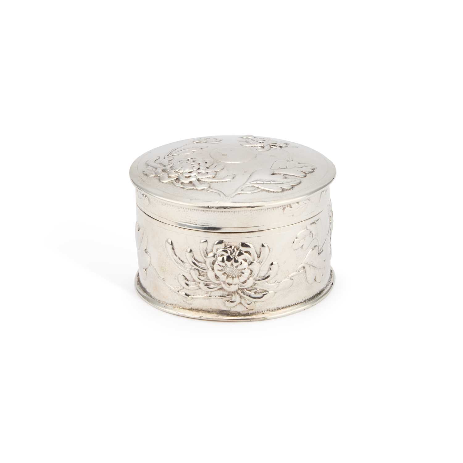 Lot 146 - A CHINESE SILVER BOX