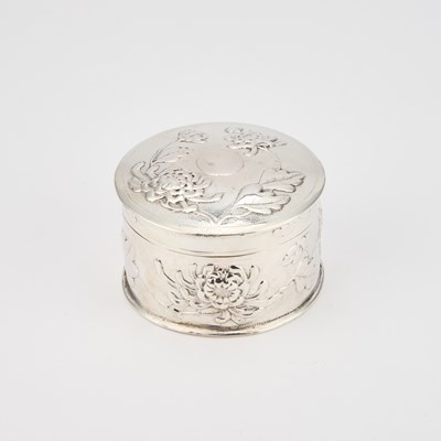 Lot 146 - A CHINESE SILVER BOX