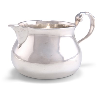 Lot 1141 - A GEORGE III SILVER CREAM JUG