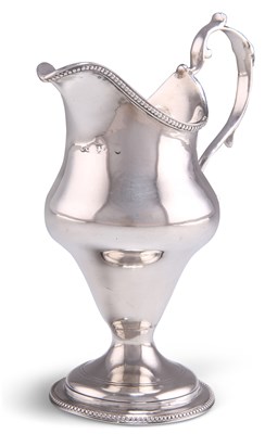 Lot 1092 - A GEORGE III SILVER CREAM JUG