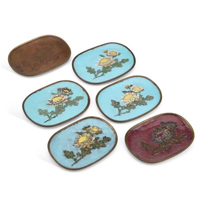 Lot 112 - A GROUP OF SIX JAPANESE CLOISONNÉ ENAMEL 'MANUFACTURING PROCESS' DISHES