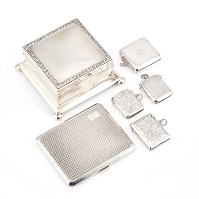 Lot 254 - A GEORGE V SILVER CIGARETTE BOX