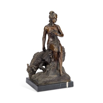 Lot 675 - A BRONZE FIGURE OF A LADY