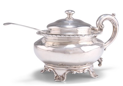 Lot 1127 - A GEORGE IV SILVER MUSTARD POT