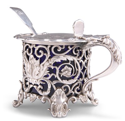 Lot 1128 - A VICTORIAN SILVER MUSTARD POT