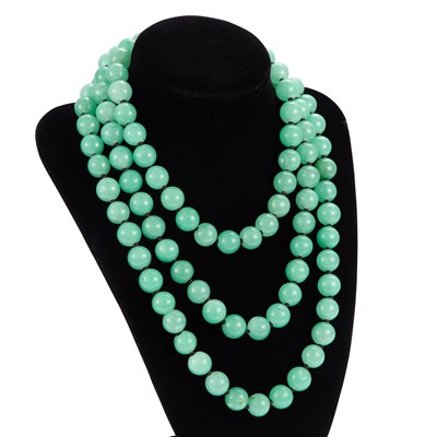 Lot 460 - A JADEITE BEAD NECKLACE