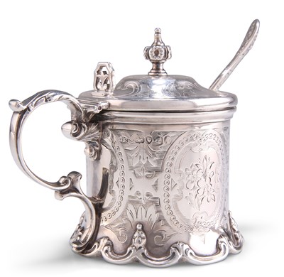 Lot 1131 - A VICTORIAN SILVER MUSTARD POT