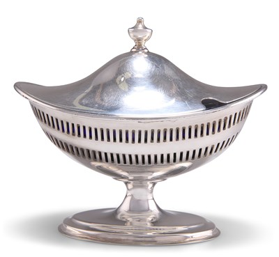 Lot 1099 - AN EDWARDIAN SILVER MUSTARD POT