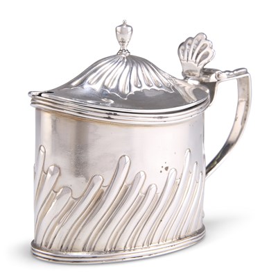 Lot 1095 - A VICTORIAN SILVER MUSTARD POT