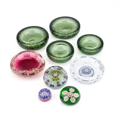 Lot 31 - A COLLECTION OF PAPERWEIGHTS AND BUBBLE GLASS ASHTRAYS