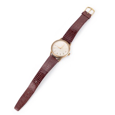 Lot 454 - A GENTS 9CT GOLD LONGINES STRAP WATCH