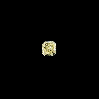 Lot 554 - A LOOSE YELLOW DIAMOND