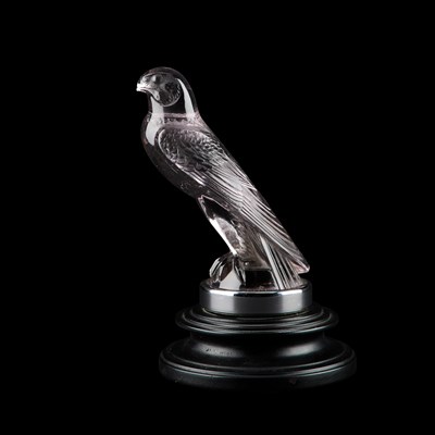 Lot 25 - RENÉ LALIQUE (FRENCH, 1860-1945), 'FAUCON', A CAR MASCOT, DESIGNED 1925