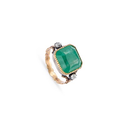 Lot 514 - AN EMERALD AND DIAMOND RING